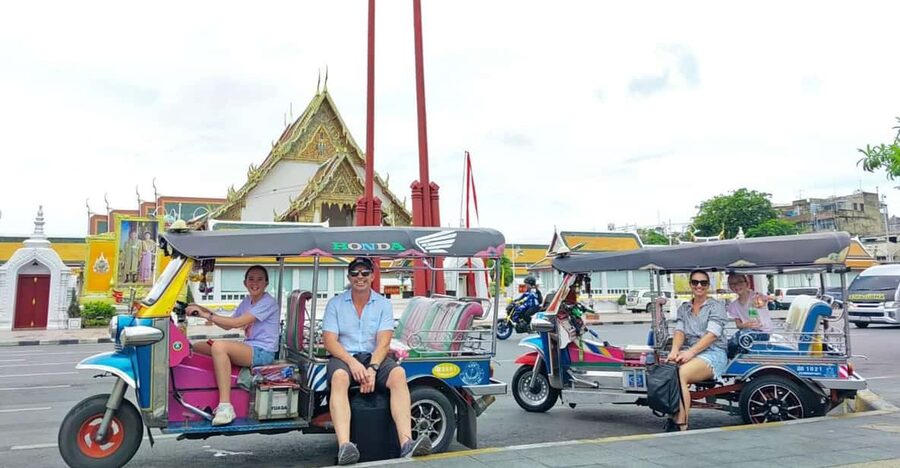 Bangkok: Guided Tour in a Typical Thai Tuk-Tuk - Finishing Along Yaowarat Road