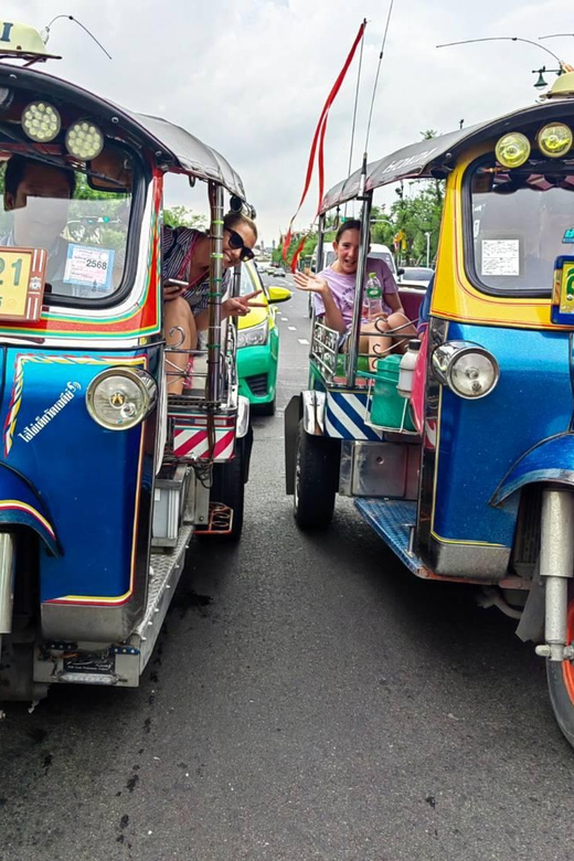 Bangkok: Guided Tour in a Typical Thai Tuk-Tuk - Guides Make the Short Format Work