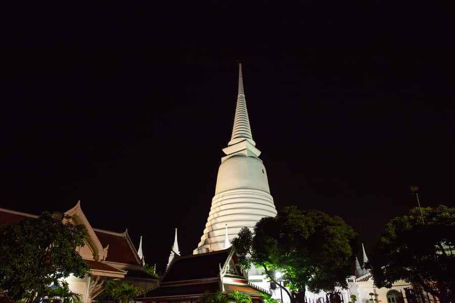 Bangkok: Markets, Temples and Food Night Tour by Tuk Tuk - Who should book this Bangkok night tour?