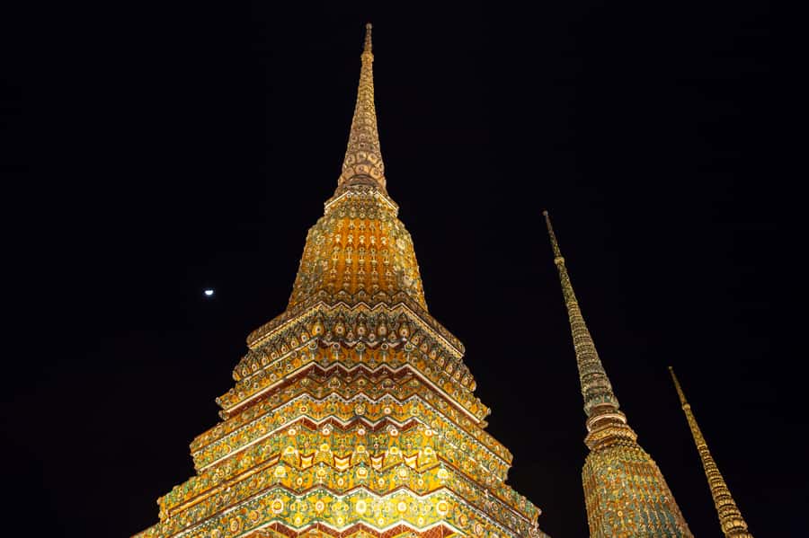 Bangkok: Markets, Temples and Food Night Tour by Tuk Tuk - The Flower Market when the city is winding up