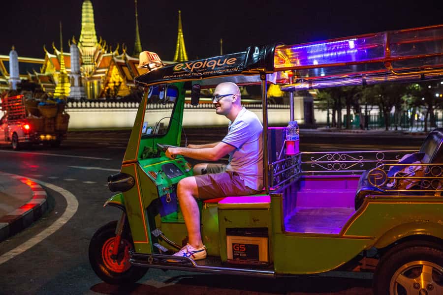 Bangkok: Markets, Temples and Food Night Tour by Tuk Tuk - Comfort, timing, and the practical trade-offs