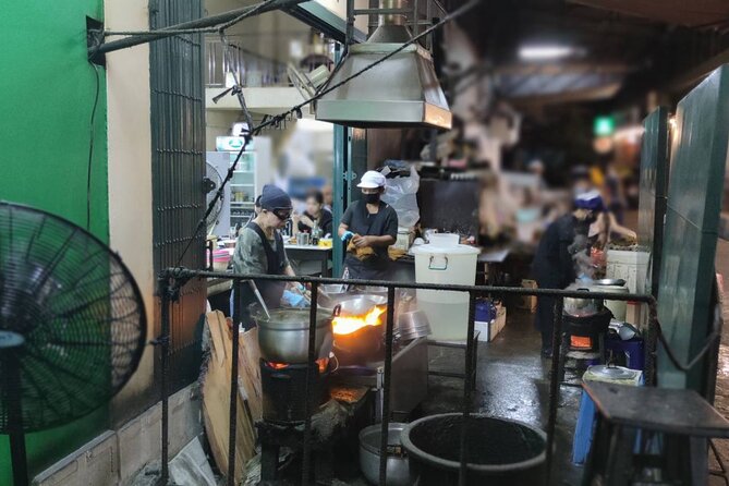 Bangkok: Michelin Guide Street Food Tour by Tuk Tuk - Guide quality can shape the entire evening