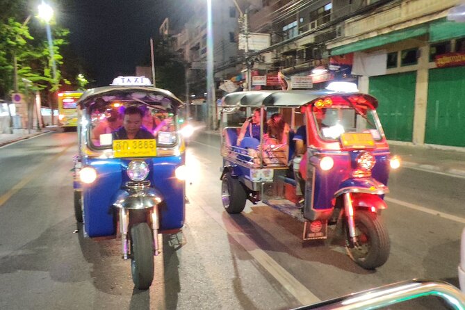 Bangkok Night Eats by Tuk Tuk - Hotel-pickup & Dinner - The first ride and the 7:00 pm start