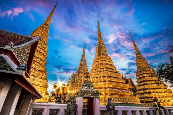 Bangkok Night Lights: Famous Landmarks by Tuk Tuk - The Giant Swing and Wat Suthat