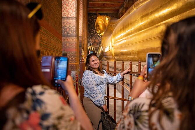 Bangkok Night Tour: Wat Arun, Wat Pho, Chinatown & Tuk Tuk Ride - Meeting at Tha Tian Pier