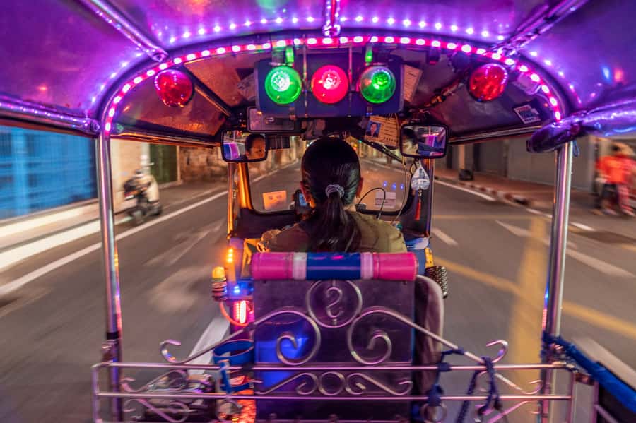 Bangkok Street Food and Night Lights by Tuk Tuk - Pad see ew at a 40-year local eatery