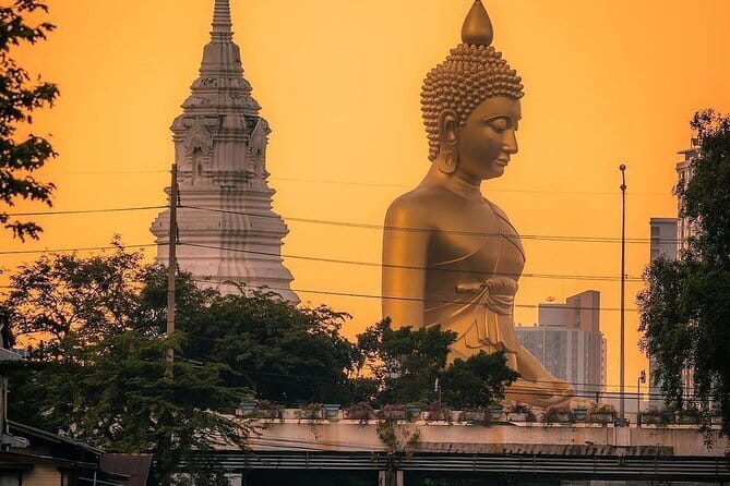Bangkok : Sunset Food tour by Tuk Tuk boat with big Buddha view - Why this Bangkok evening works