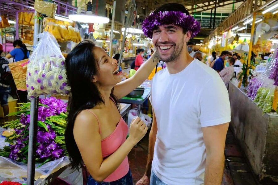 Bangkok: Tuk Tuk Adventure Chinatown Michelin Food & Temples - River views of Wat Arun and the old city
