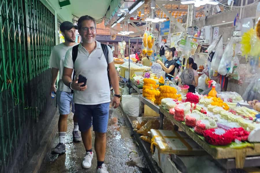 Bangkok Tuk Tuk Night Tour with Chinatown visit - Giant Swing and the story behind the landmark