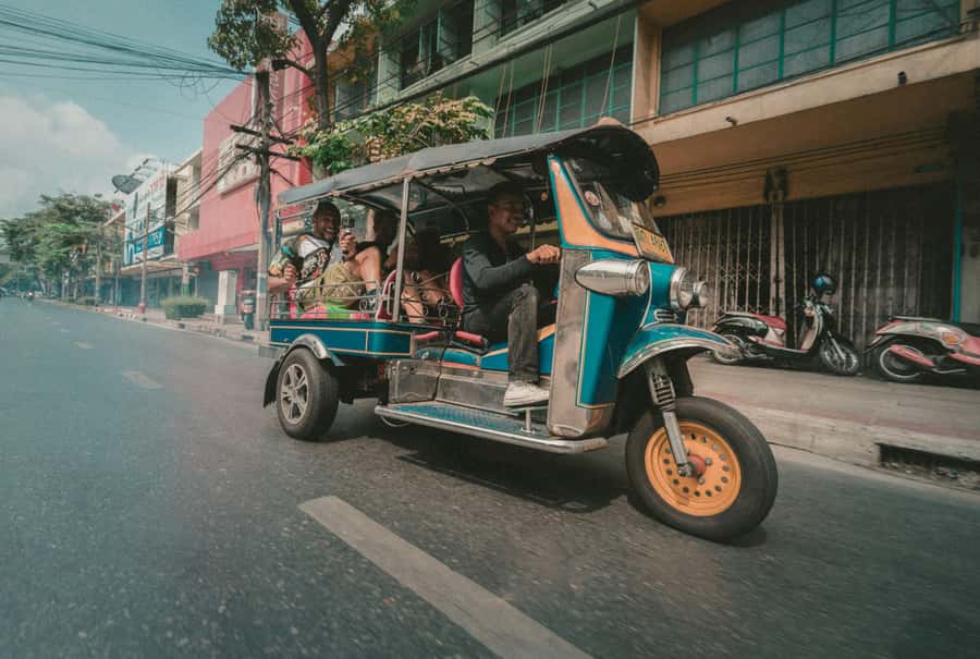 Bangkok: Tuk Tuk Tour - Bangkok by tuk tuk, with the city turned up
