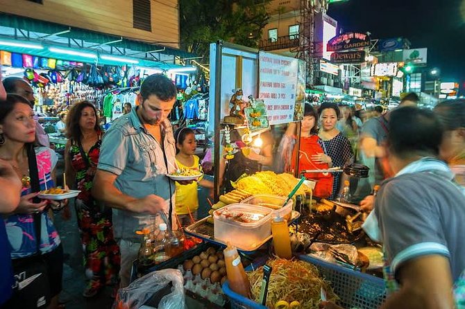 Bangkok Tuk Tuk Tour - Hotel-pickup & Dinner - Khao San Road brings a louder finish