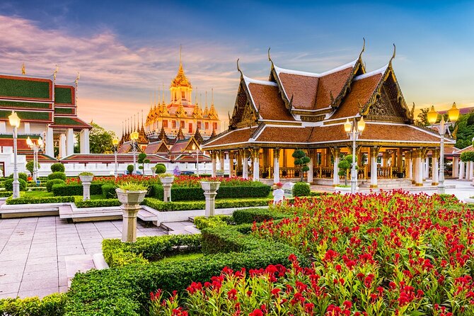 Bangkok Tuk Tuk Tour - Hotel-pickup & Dinner - The guides shape the quality of the evening