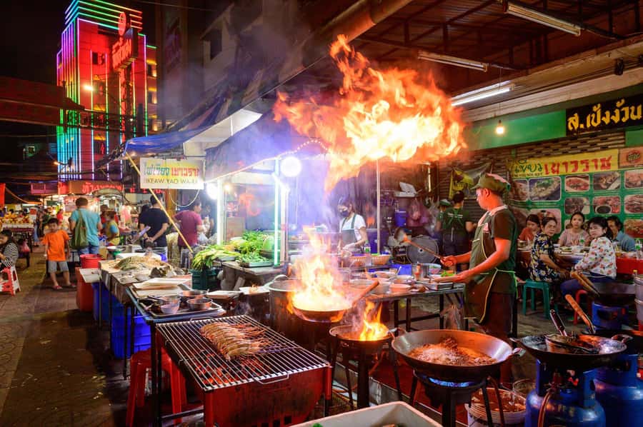 Bangkok: TUK TUK Tour Night Life Private with Hotel Pick Up - What the evening feels like from the back seat