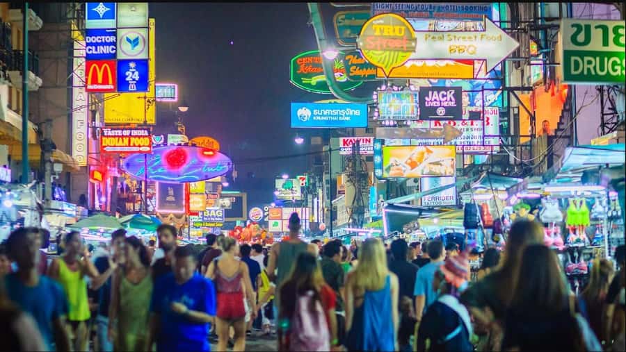 Bangkok: TUK TUK Tour Night Life Private with Hotel Pick Up - Wat Ratchanatdaram glows after sunset