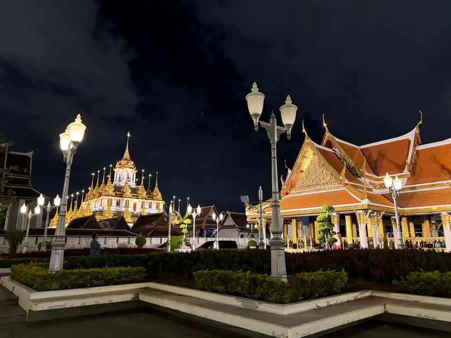 Bangkok: TUK TUK Tour Night Life Private with Hotel Pick Up - The Wat Arun bar gives the night its best pause
