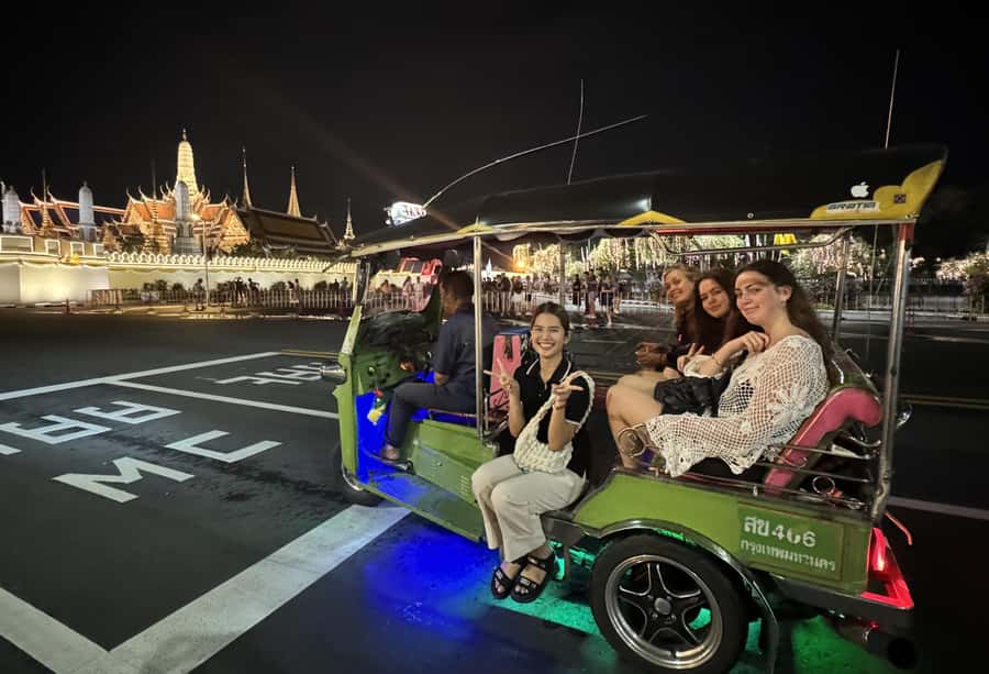 Bangkok: TUK TUK Tour Night Life Private with Hotel Pick Up - Pak Khlong Talat shows Bangkok at work