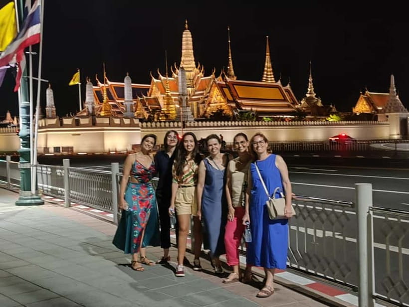 Bangkok Tuk Tuk Tour with Hotel Pick up and Dinner - Temple of Dawn adds Bangkok’s classic view
