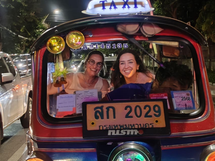 Bangkok Tuk Tuk Tour with Hotel Pick up and Dinner - What the guide adds to the evening