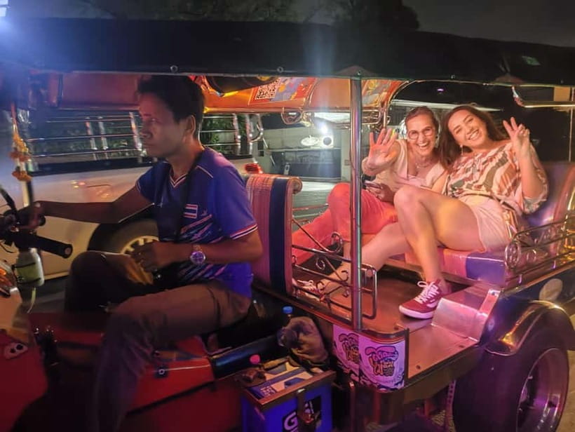 Bangkok Tuk Tuk Tour with Hotel Pick up and Dinner - Chinatown brings food and city energy together