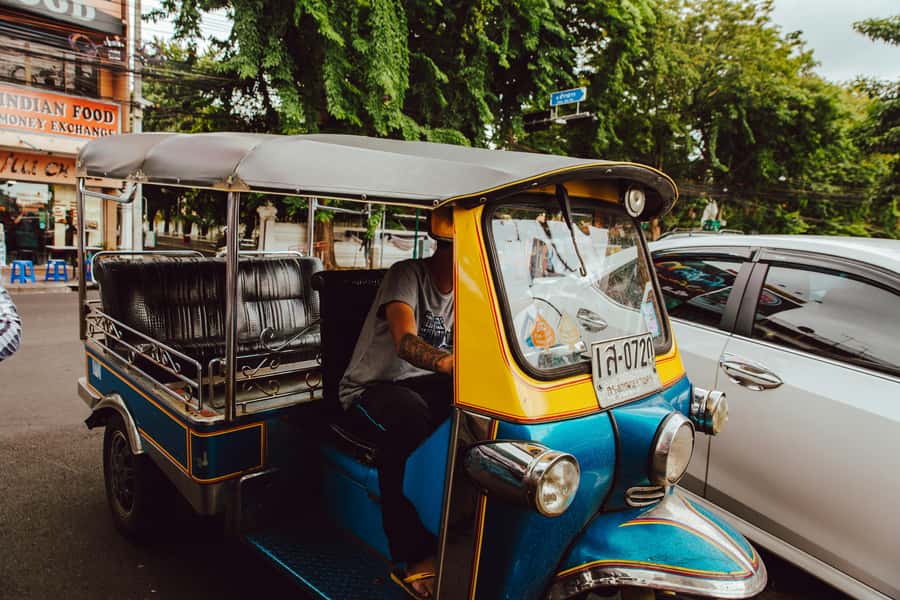 Bangkok: Tuk Tuk Tour - Pickup and the first 30 minutes on the road