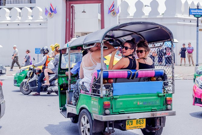 Bangkok Tuk Tuk Walk & Temple Tour With Wat Pho, Arun & Traimit - Khlong Dan and Bangkok’s canal neighborhoods