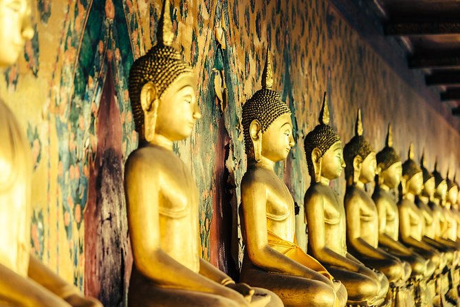 Bangkok Tuk Tuk Walk & Temple Tour With Wat Pho, Arun & Traimit - Wat Traimit and the Golden Buddha