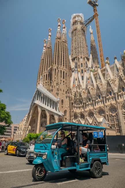 Barcelona: 2h Premium Private Tuk-Tuk Tour - La Monumental and the first look at Barcelona’s past