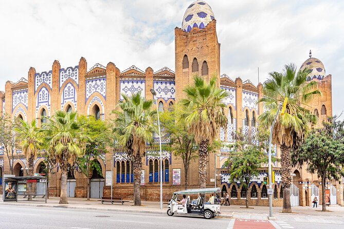 Barcelona Expert Plus Tour with Local Guide in Eco Tuk Tuk Private - Plaça Catalunya and the city’s central junction