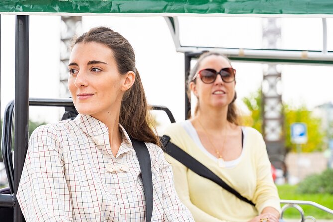 Barcelona Expert Tour with Local Guide in Eco Tuk Tuk Private - Parks, squares, and the city’s grand entrances