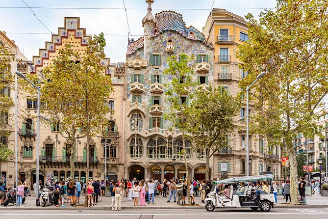 Barcelona Expert Tour with Local Guide in Eco Tuk Tuk Private - Modernist Barcelona along Passeig de Gràcia