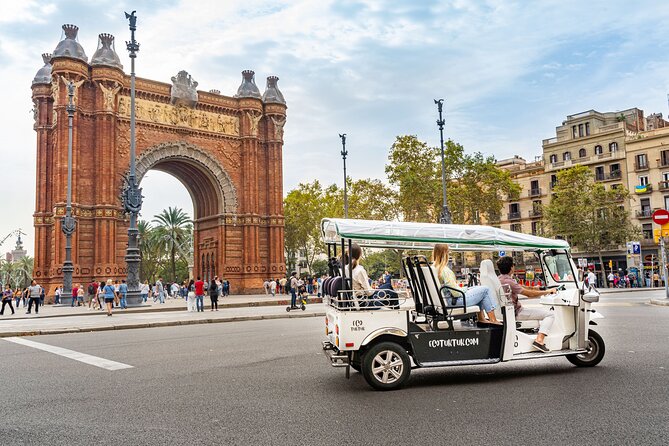 Barcelona Historical Tour with Local Guide in Eco Tuk Tuk Private - Starting near Plaça de Catalunya and Carrer de Casp