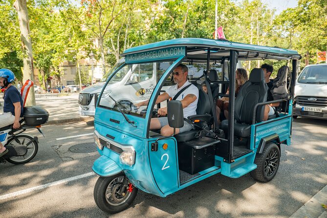Barcelona Panoramic Private Tuk Tuk Tour - Down to Columbus and the old harbor