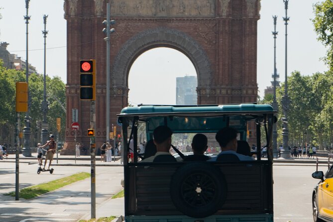 Barcelona Panoramic Private Tuk Tuk Tour - Ciutadella Park and Arc de Triomf