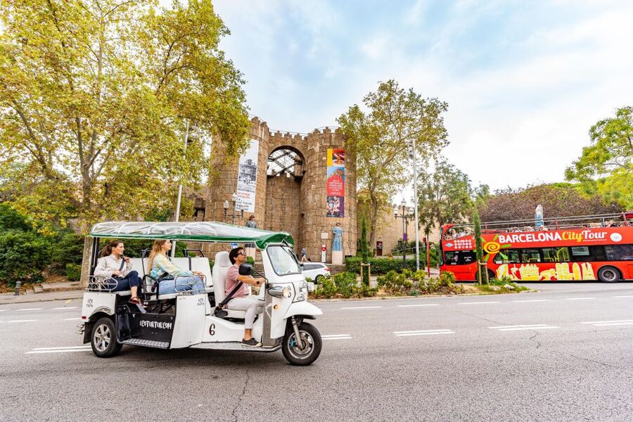 Barcelona: Private City Tour by Eco Tuk Tuk - Sagrada Familia from the outside