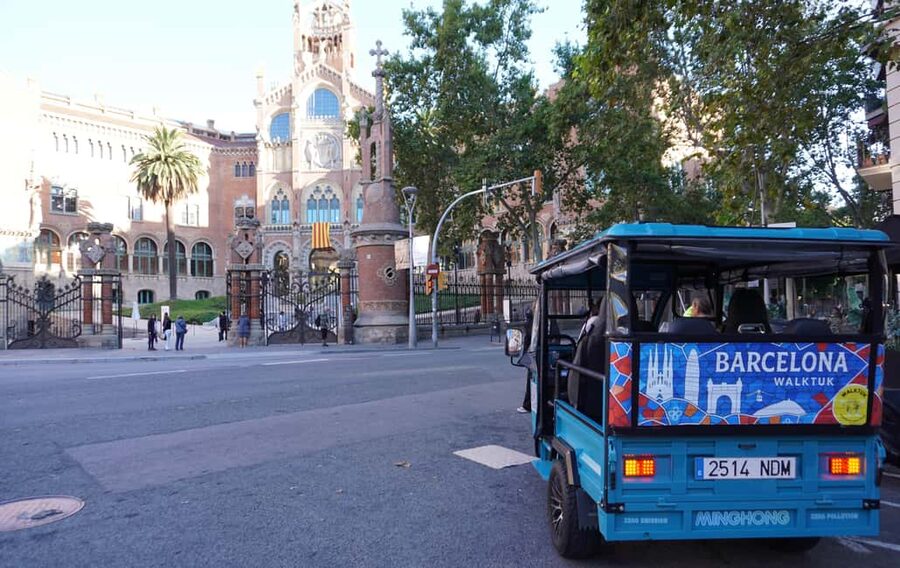 Barcelona: Tour by electric tuk tuk - Why a tuk tuk works well in Barcelona