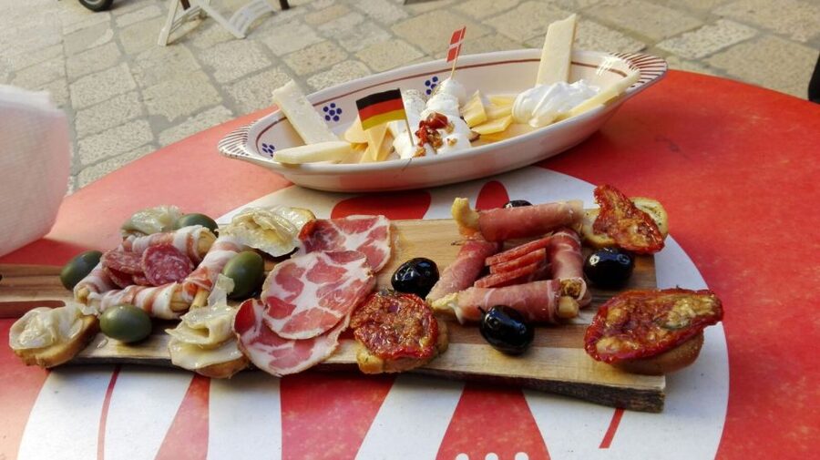 Bari: Rickshaw Street Food Tour - From Bari Vecchia to the French quarter