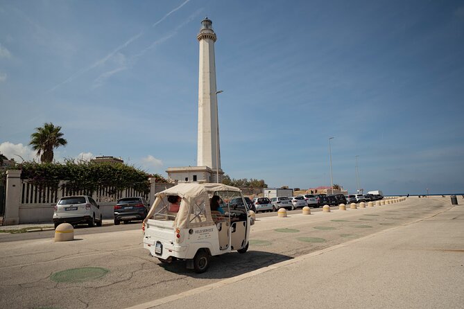 Bari Tuk Tuk tour along the coast - Teatro Margherita and the water