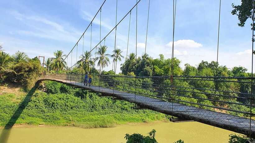 Battambang: Tuk-Tuk, Bamboo Train, Killing/Bat Caves, Sunset - Phnom Sampov and the difficult story of the Killing Cave