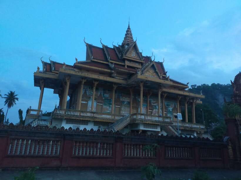 Battambang: Tuk-Tuk, Bamboo Train, Killing/Bat Caves, Sunset - Guide quality and group experience