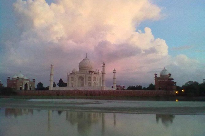 Behind the Taj Mahal with Sunrise or Sunset view by Tuk Tuk Ride - The pickup and first 15 minutes