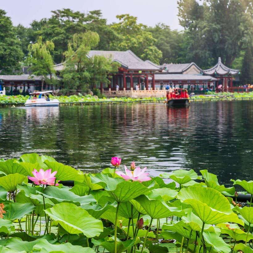 Beijing: Hutong Private Tour - Rickshaw Ride & English Guide - Yandai Xiejie, a short street with plenty to browse