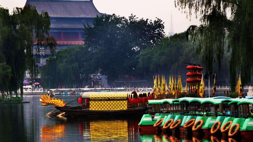 Beijing: Hutong Private Tour - Rickshaw Ride & English Guide - A private guide changes the feel of the visit