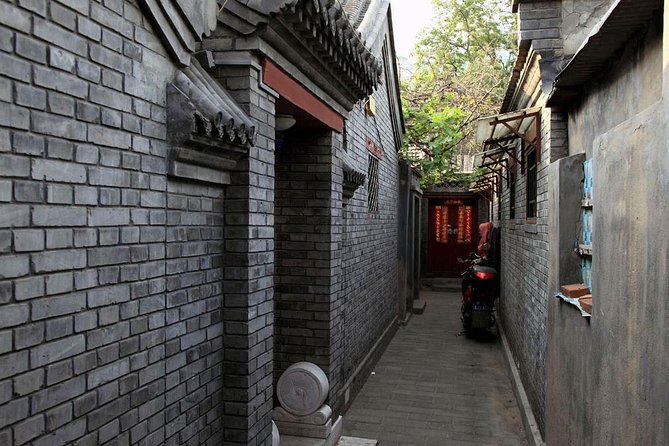 Beijing Old Hutongs Tour by Rickshaw - Entering a local courtyard home