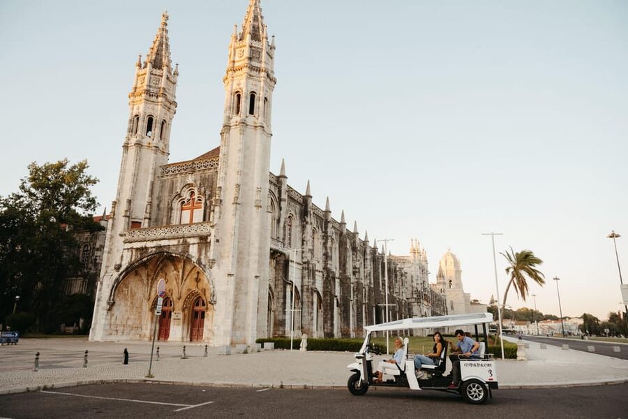 Belém: Private City Tour by Eco Tuk Tuk - A custard tart stop at Pastéis de Belém