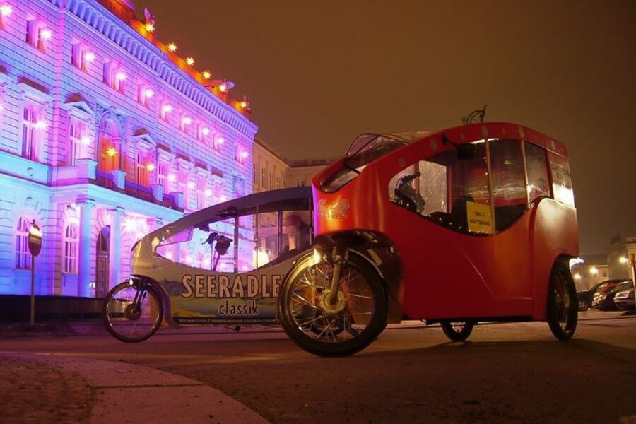 Berlin Express: Private 1-Hour E-Rickshaw Ride - Choosing the right Berlin story