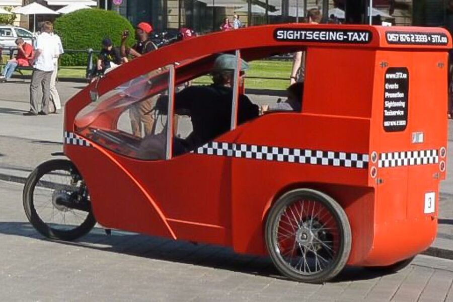 Berlin Express: Private 1-Hour E-Rickshaw Ride - Practical booking advice