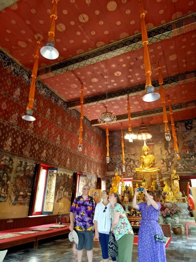 BKK’s Ultimate Food & Canal Tour "Tuk-Tuk Temples & Tastes" - Who should book this experience?