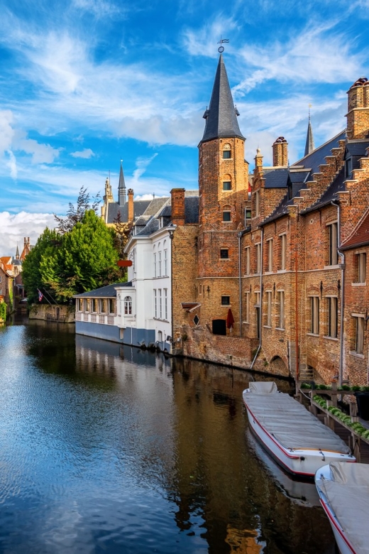 Bruges: Guided Rickshaw Tour - Chocolate, Beer, and Local Advice