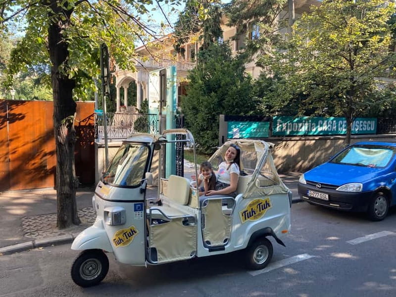 Bucharest: Best of Bucharest Private Tuk-Tuk Tour - Union Boulevard and the Bucharest fountains
