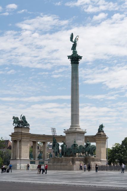 Budapest: Private City Tuk-Tuk Tour & Boat Cruise - The Jewish Quarter and Great Synagogue